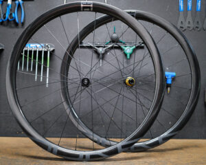 Non+ Components w/ Duke Bac36 Ultra Carbon Laufradsatz